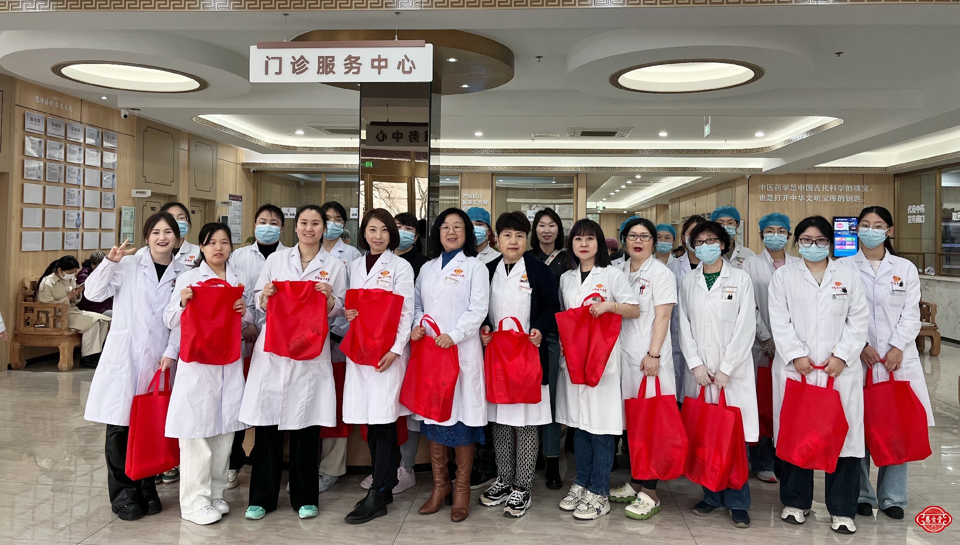 礼物合影5.jpg
